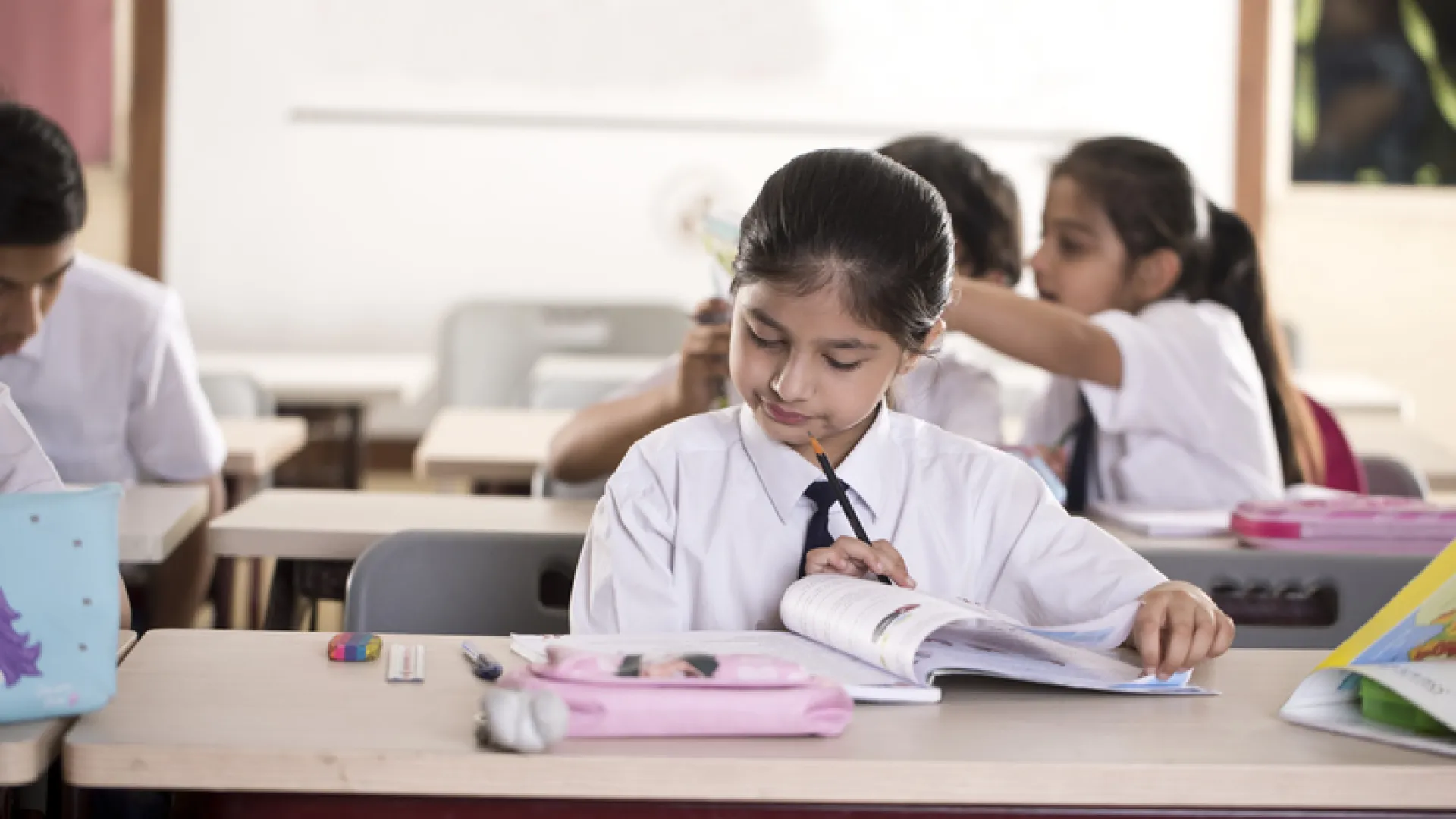 Children learning India