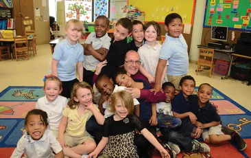 Image of Cleveland district CEO Eric Gordon with students