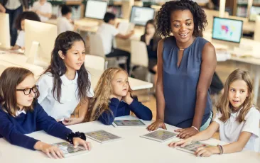 Students with iPads 
