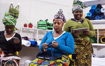 African women knitting