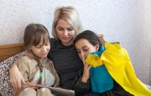 Ukrainian woman reading with daughters