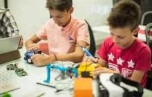 Kids working together in an afterschool tech program